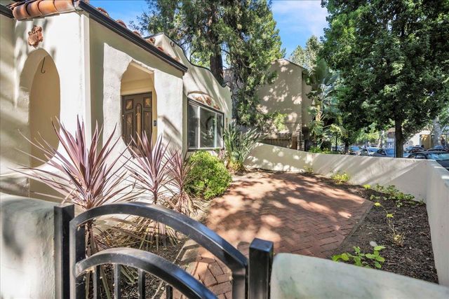 2805 E St, Sacramento, CA 95816