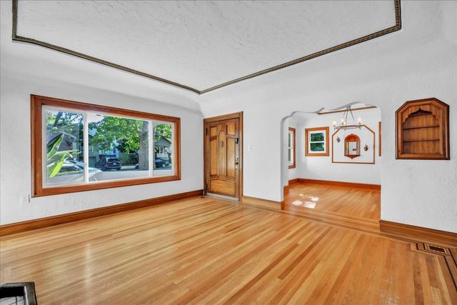 2805 E St, Sacramento, CA 95816