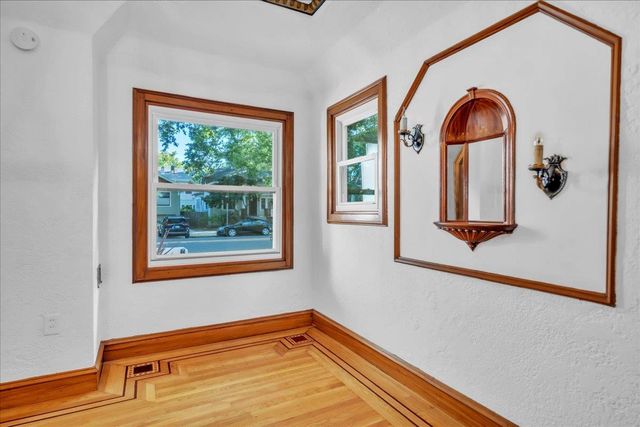 2805 E St, Sacramento, CA 95816