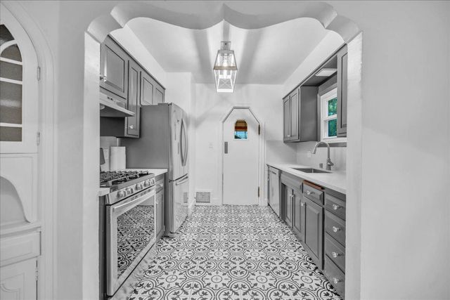 2805 E St, Sacramento, CA 95816