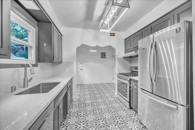 2805 E St, Sacramento, CA 95816