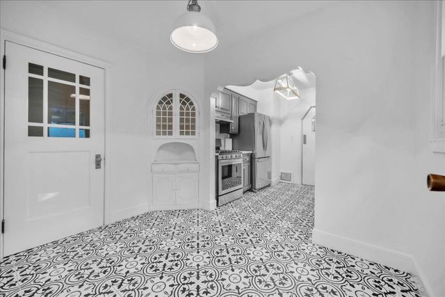 2805 E St, Sacramento, CA 95816