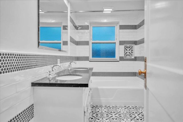 2805 E St, Sacramento, CA 95816