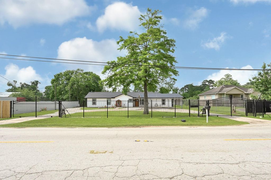 7610 Almeda Genoa Road, Houston, TX 77075