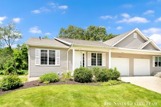 17632 Dustin Drive, Ferrysburg City, MI 49456