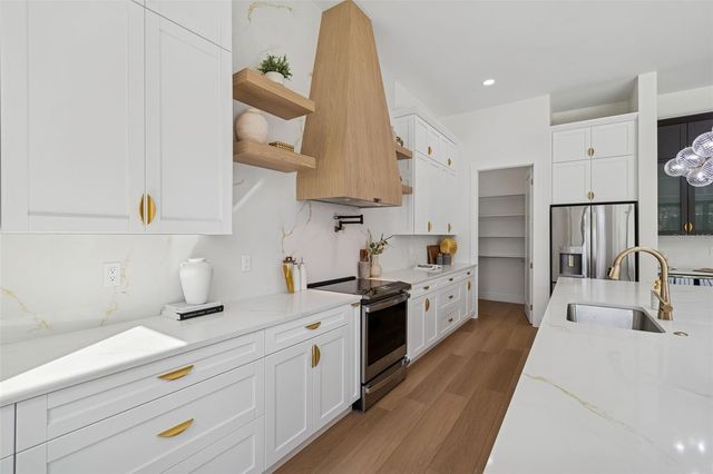 4714 W LEILA AVENUE, Tampa, FL 33616