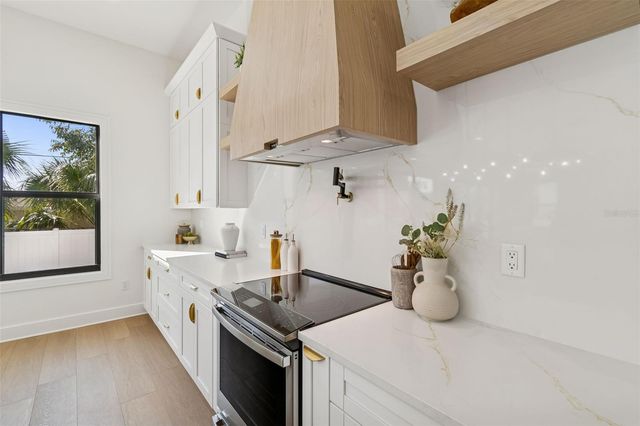 4714 W LEILA AVENUE, Tampa, FL 33616