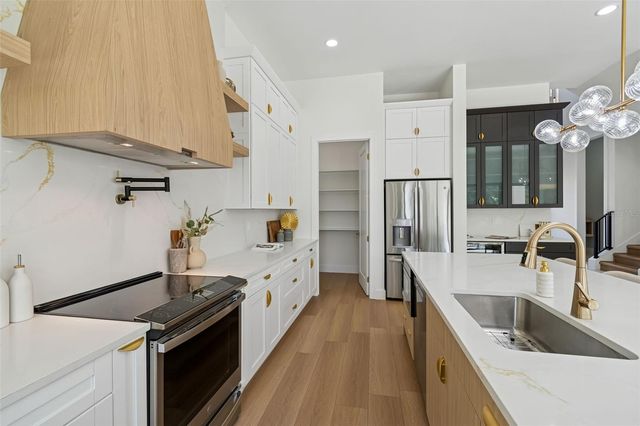 4714 W LEILA AVENUE, Tampa, FL 33616