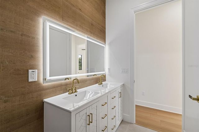 4714 W LEILA AVENUE, Tampa, FL 33616