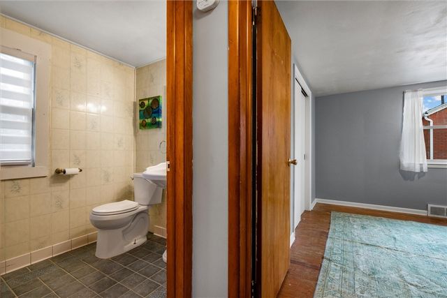 1908 Haywood St, Farrell, PA 16121