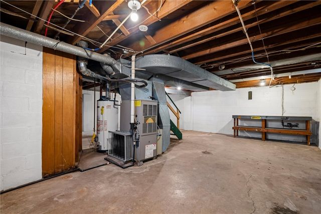 1908 Haywood St, Farrell, PA 16121