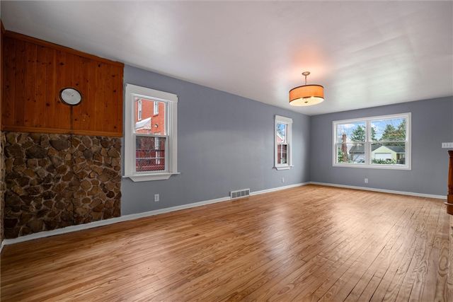 1908 Haywood St, Farrell, PA 16121