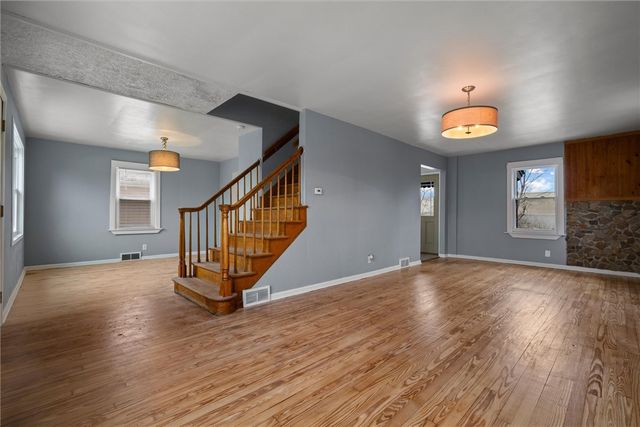 1908 Haywood St, Farrell, PA 16121