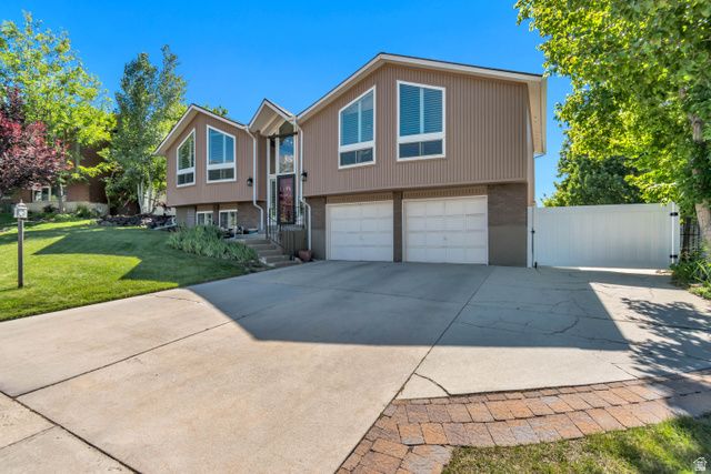 9832 S FALCONHURST DR, Sandy, UT 84092