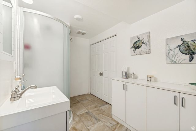 9832 S FALCONHURST DR, Sandy, UT 84092