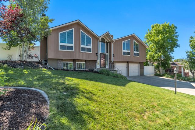 9832 S FALCONHURST DR, Sandy, UT 84092