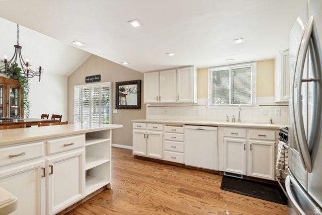 9832 S FALCONHURST DR, Sandy, UT 84092