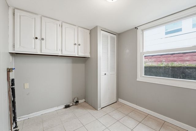 165 Hampden St, Springfield, MA 01151