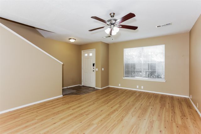 6734 Ambercrest Drive, Arlington, TX 76002