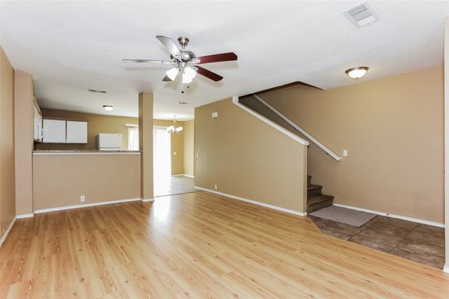 6734 Ambercrest Drive, Arlington, TX 76002