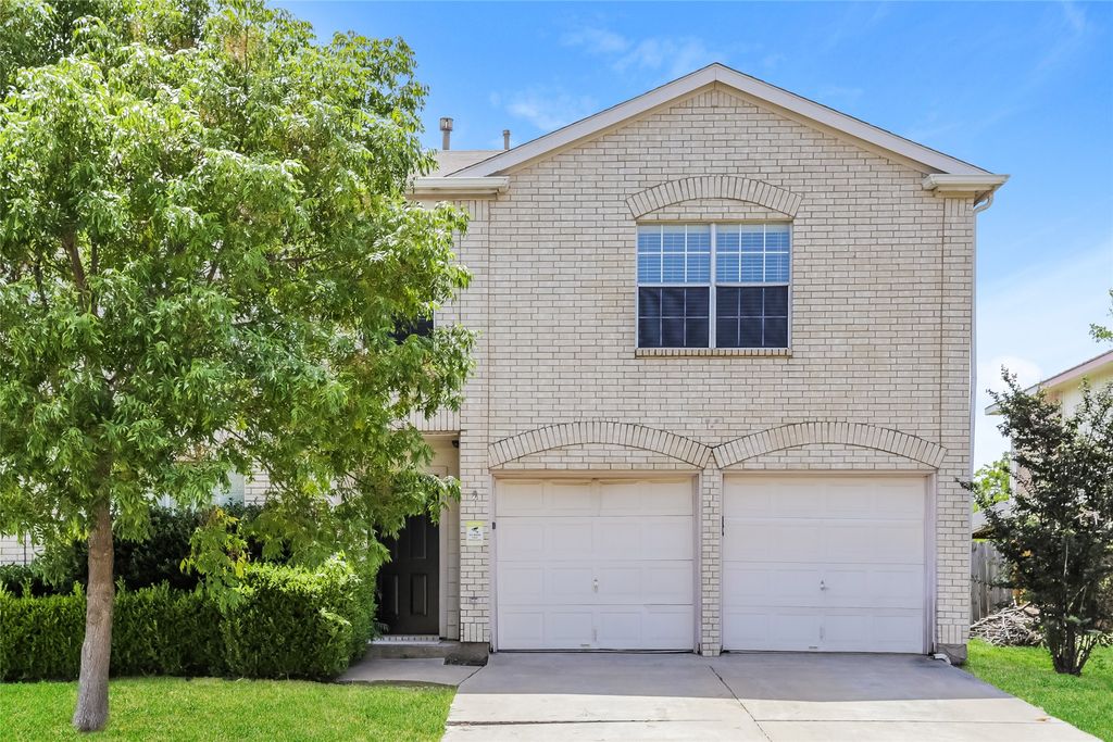 6734 Ambercrest Drive, Arlington, TX 76002