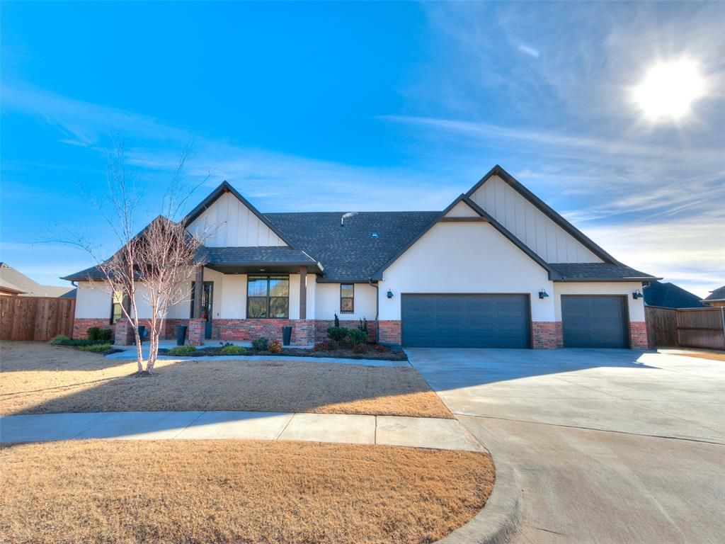 Image 1 of property listing at 2208 W Earl Drive, Mustang, OK 73064