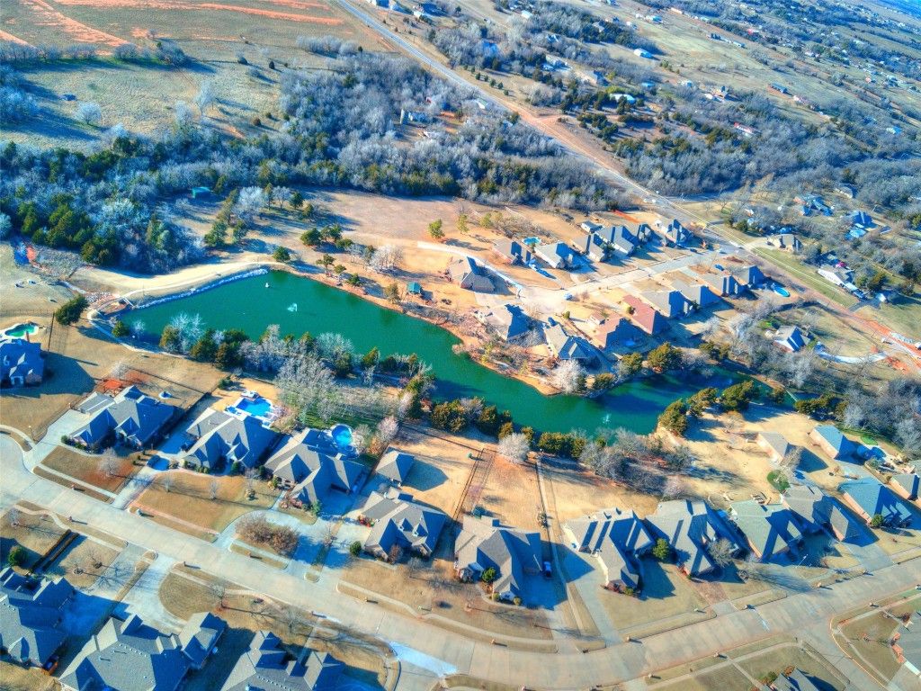 Image 23 of property listing at 2208 W Earl Drive, Mustang, OK 73064