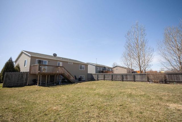 2111 61st Avenue S, Fargo, ND 58104