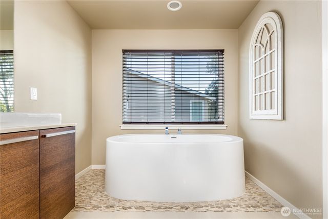 27401 243rd Place SE, Maple Valley, WA 98038