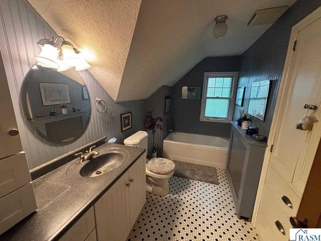 210 N 3rd Street, St. Peter, MN 56082