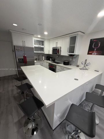 9520 SW 8th St 121, Miami, FL 33174