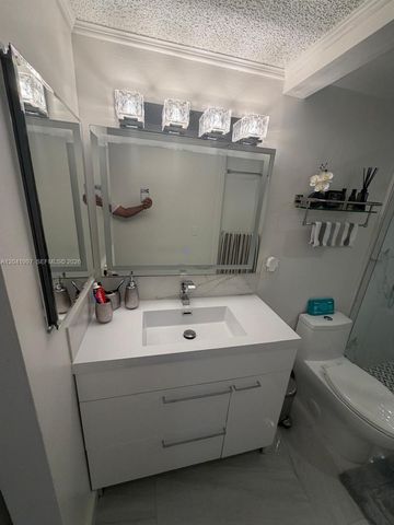 9520 SW 8th St 121, Miami, FL 33174