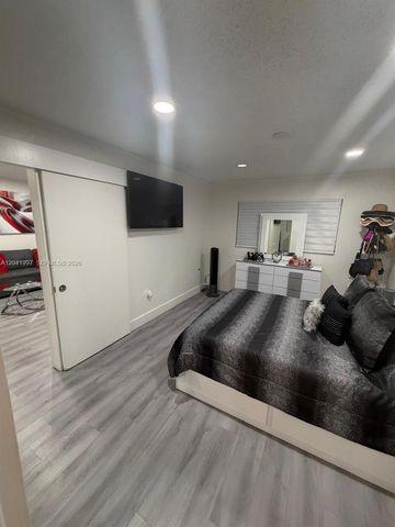 9520 SW 8th St 121, Miami, FL 33174