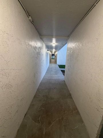 9520 SW 8th St 121, Miami, FL 33174
