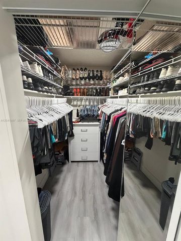 9520 SW 8th St 121, Miami, FL 33174