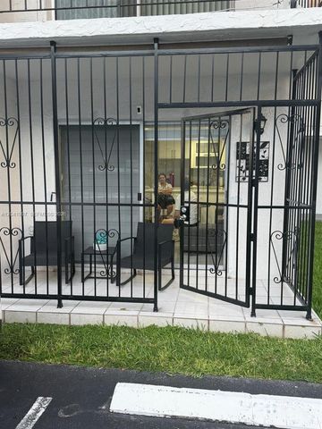 9520 SW 8th St 121, Miami, FL 33174