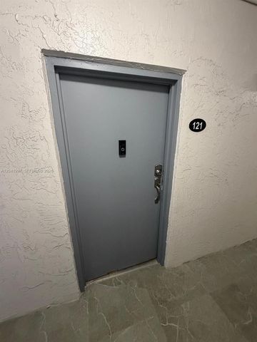 9520 SW 8th St 121, Miami, FL 33174