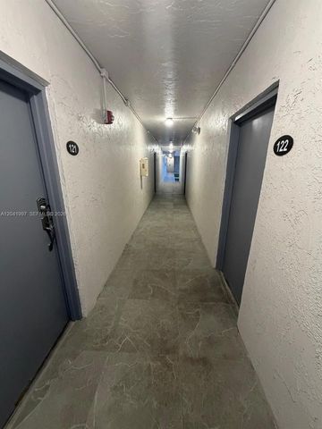 9520 SW 8th St 121, Miami, FL 33174