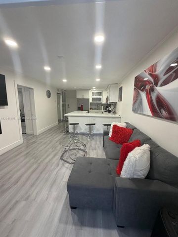 9520 SW 8th St 121, Miami, FL 33174