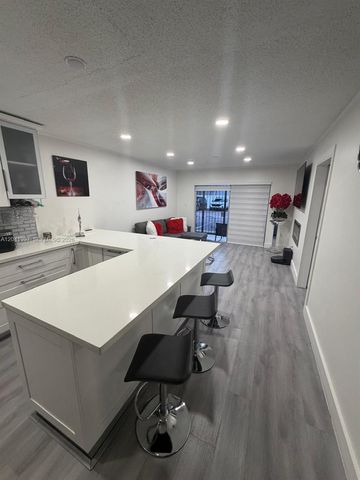 9520 SW 8th St 121, Miami, FL 33174