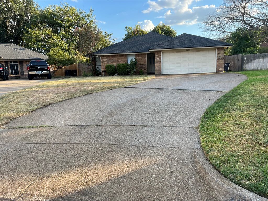 8208 Alsace Court, Fort Worth, TX 76134 — exterior