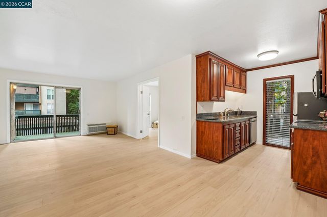 150 Sharene Ln 103, Walnut Creek, CA 94596