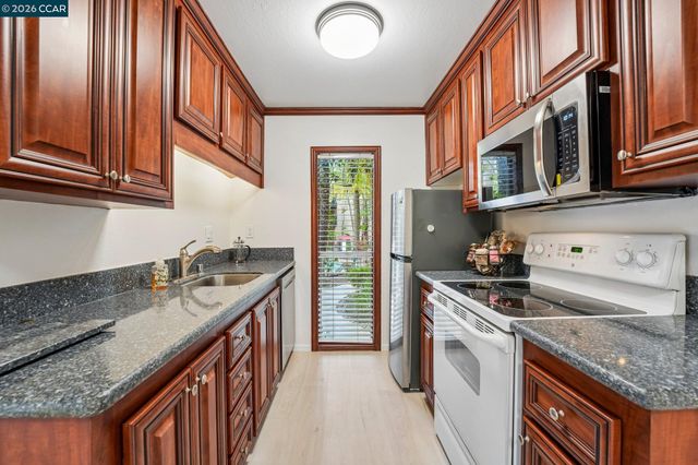 150 Sharene Ln 103, Walnut Creek, CA 94596