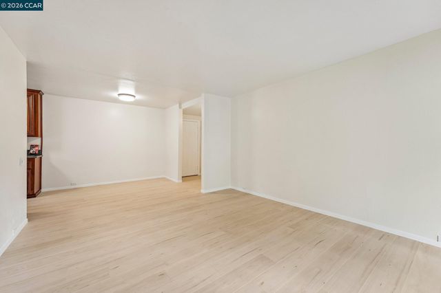 150 Sharene Ln 103, Walnut Creek, CA 94596