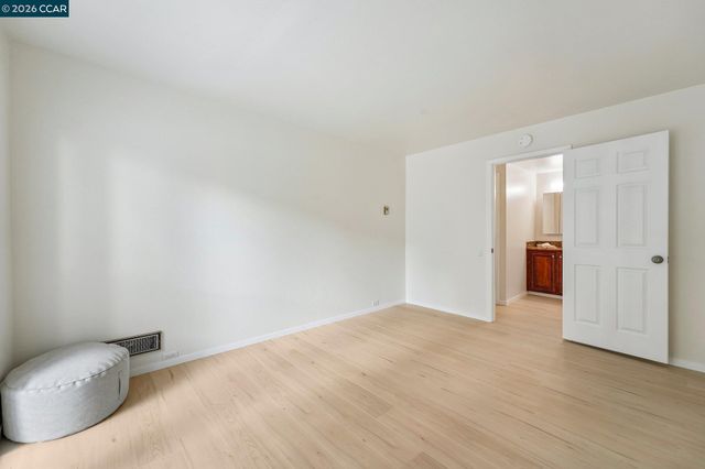 150 Sharene Ln 103, Walnut Creek, CA 94596