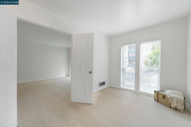 150 Sharene Ln 103, Walnut Creek, CA 94596