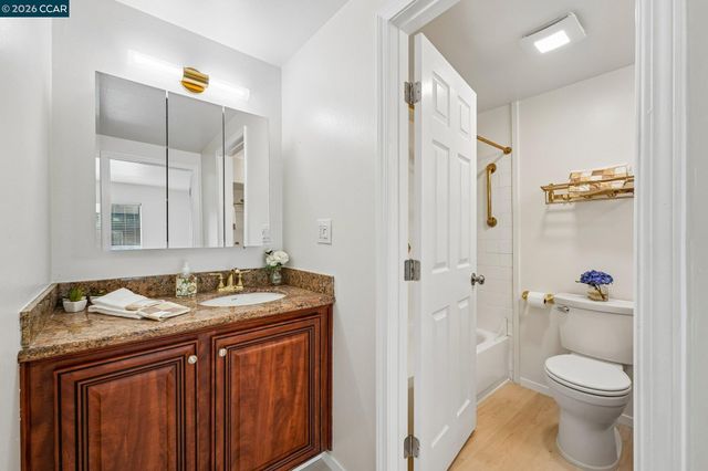 150 Sharene Ln 103, Walnut Creek, CA 94596