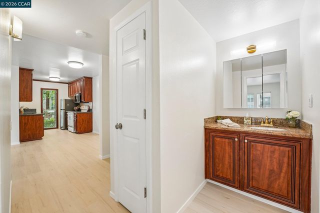 150 Sharene Ln 103, Walnut Creek, CA 94596