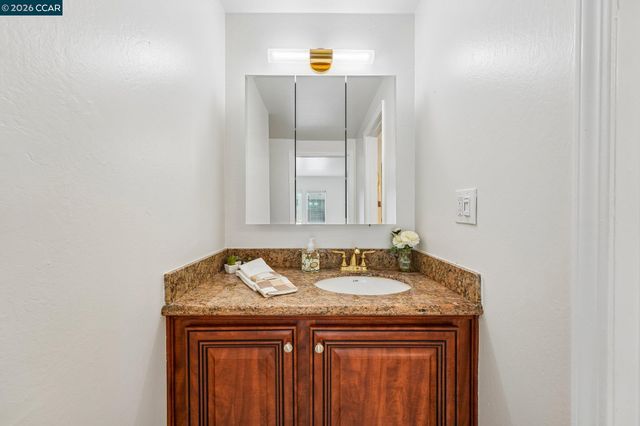 150 Sharene Ln 103, Walnut Creek, CA 94596