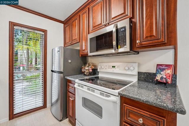 150 Sharene Ln 103, Walnut Creek, CA 94596